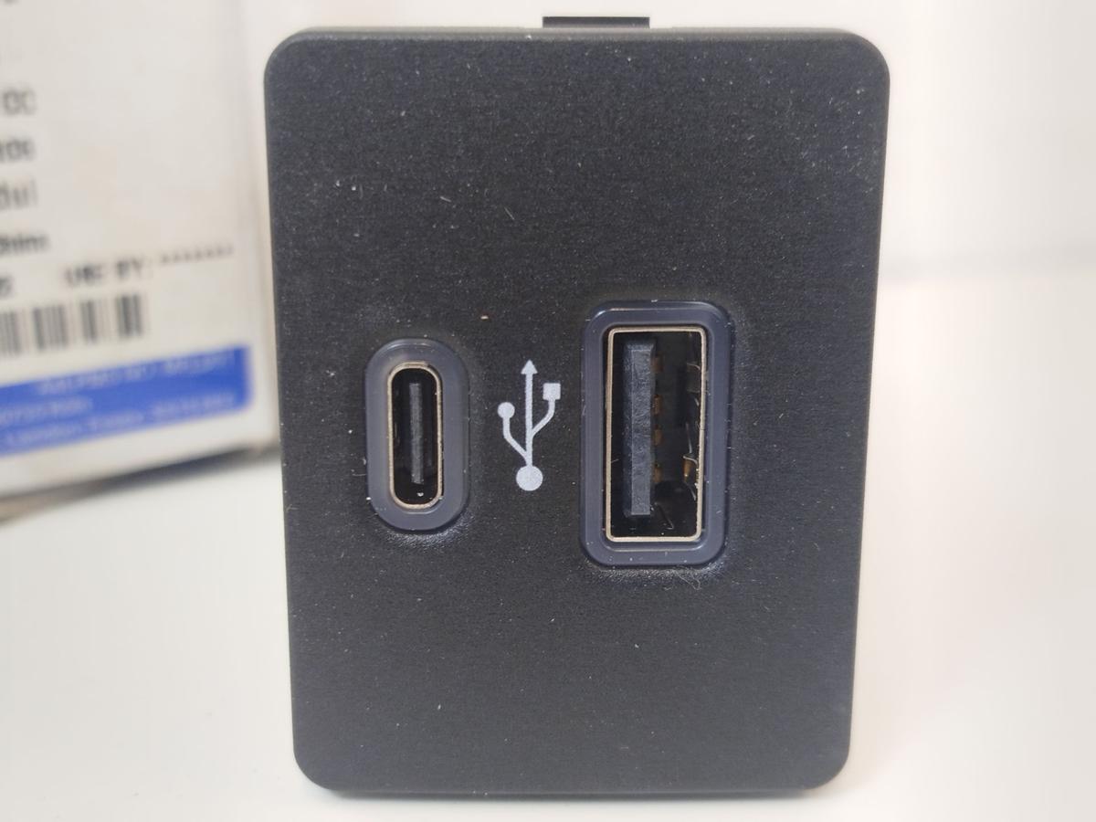 Ford Kuga III DFK Interface USB Schnittstelle Anschluss USB USB C