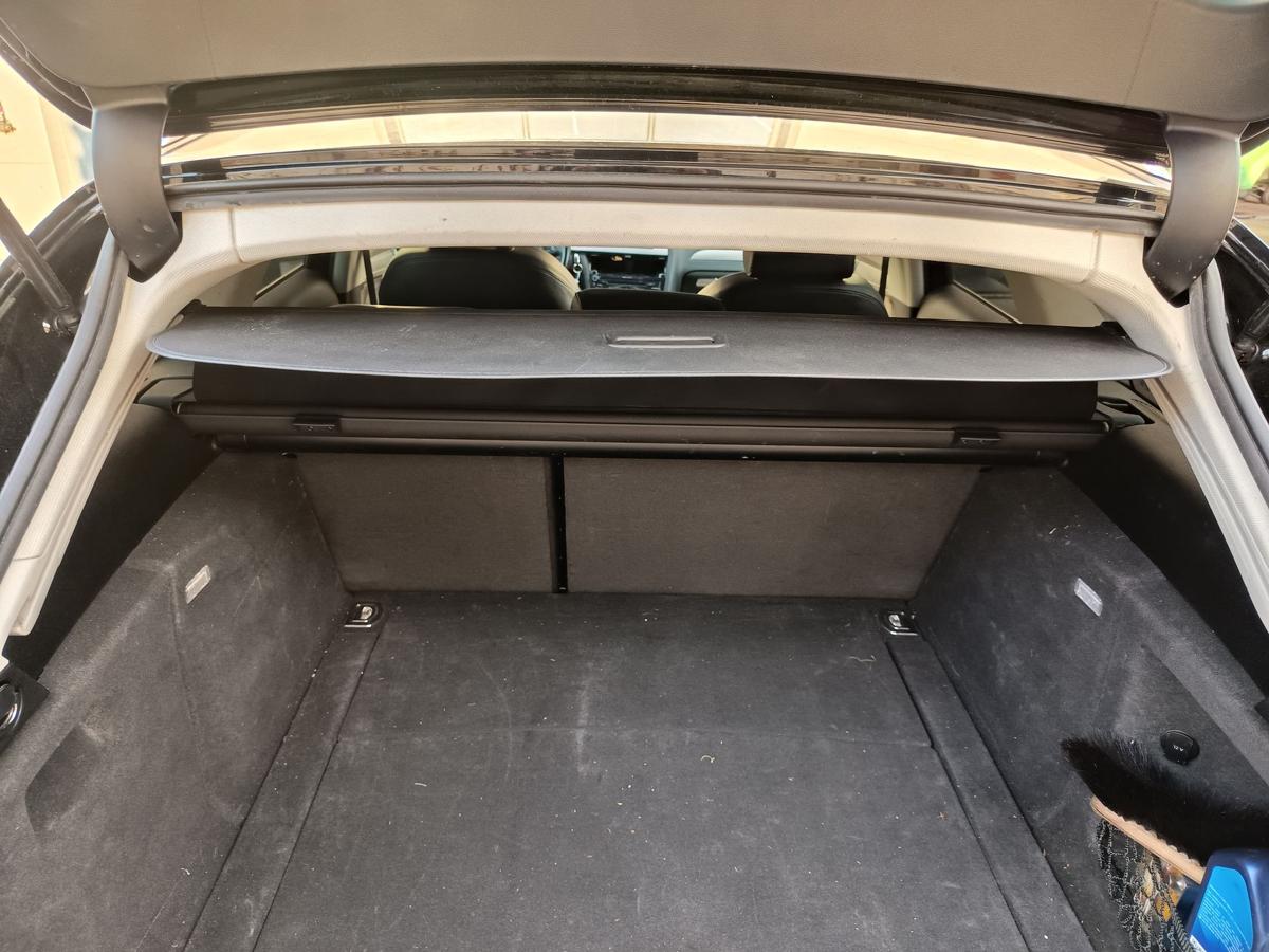 Audi A4 B8 8K Avant original Laderaumabdeckung Rollo 94H soul 8K9863553 Bj 2009