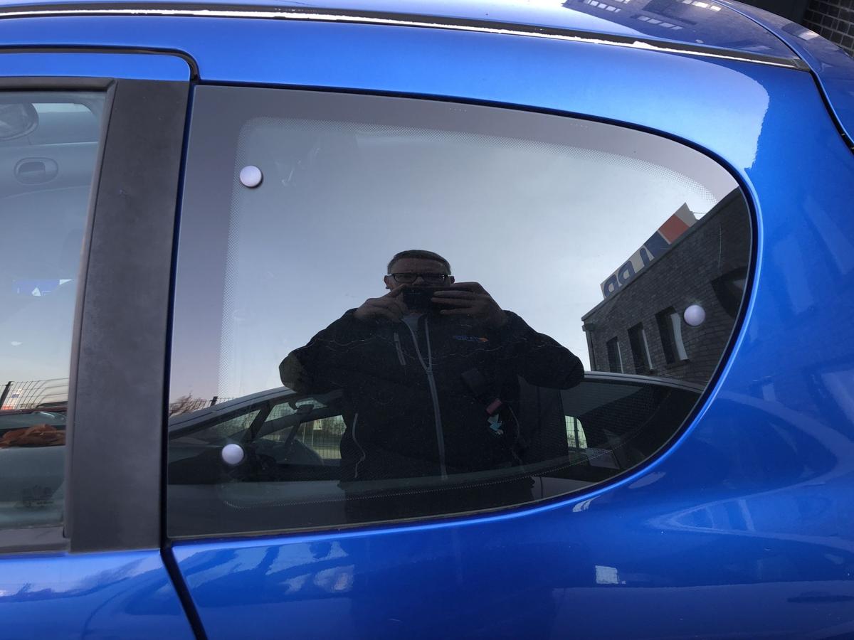 Peugeot 206+ Ausstellscheibe Austellfenster hinten links Seitenscheibe Scheibe