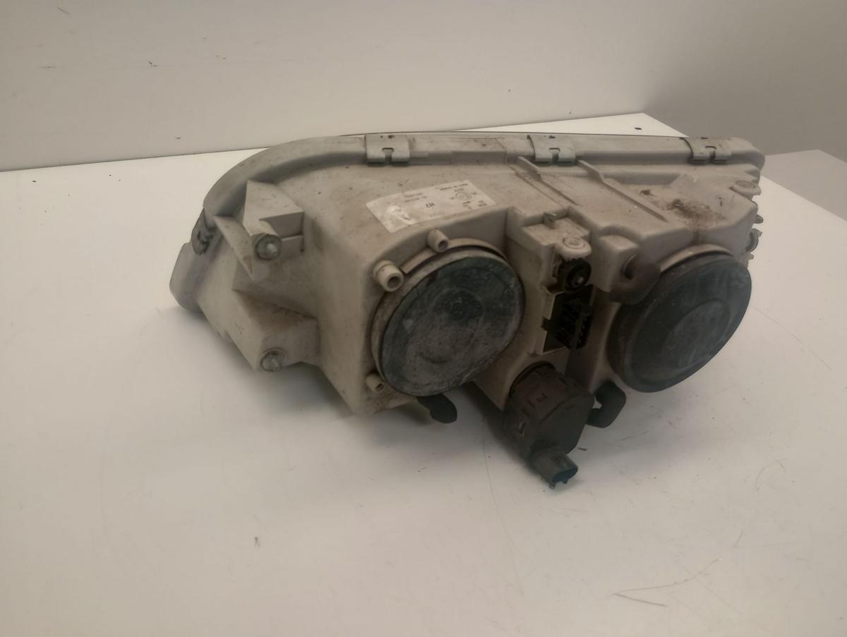 Volvo V40 orig Scheinwerfer vorn rechts Halogen TYC 210-A27 Bj 2000