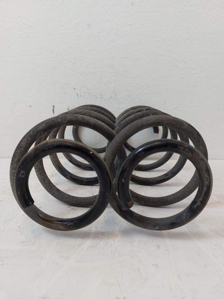 Toyota Yaris XP13 Satz HInterachsfedern Schraubenfeder Achse hinten links rechts