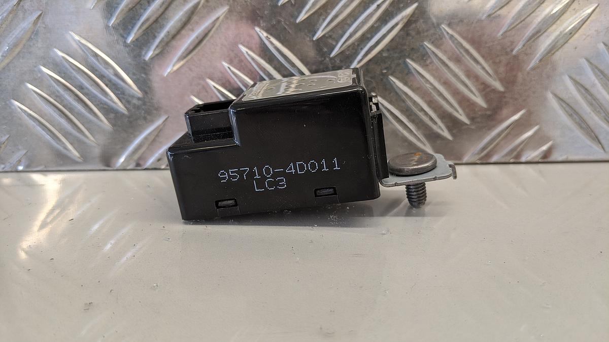 Hyundai i40 CW Warnsummer hinten ECU Modul 957104D011