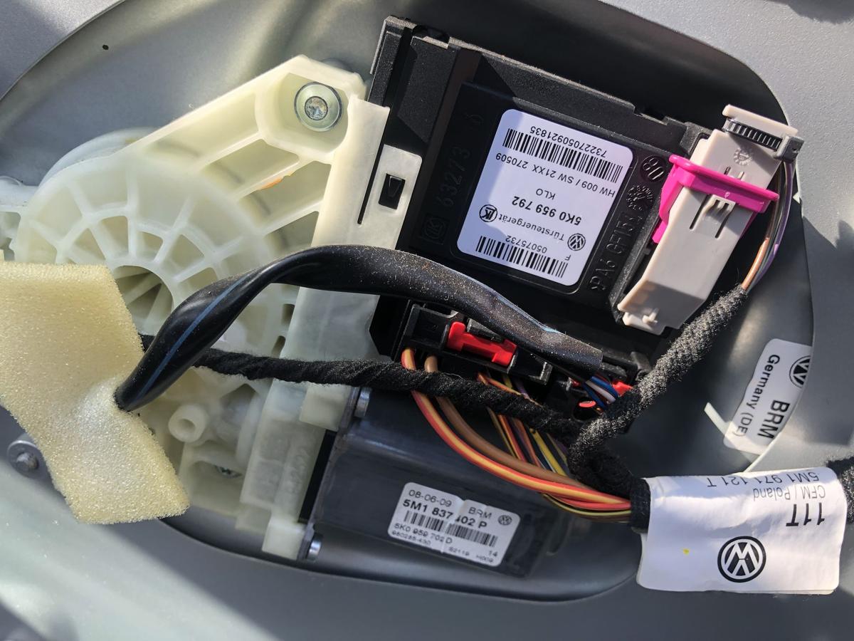 Golf Plus 5M original Fensterhebermotor vorn rechts Beifahrer 5M1837402P Bj 2009