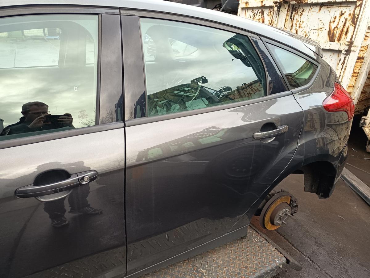 Ford Focus III original T&uuml;r hinten links Magnetic Grau 5TRG Baujahr 2015