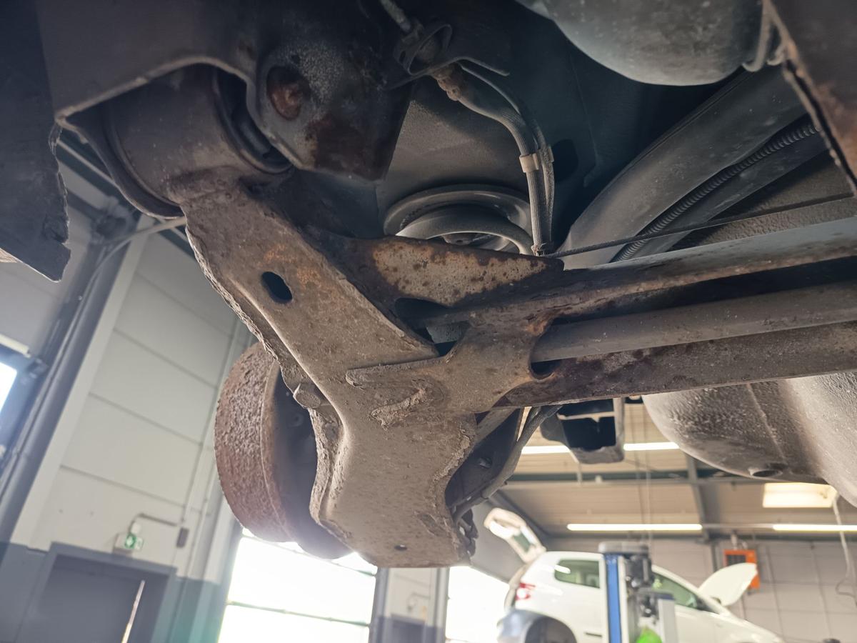 Opel Tigra Twin Top original Hinterachse Tr&auml;ger trommelgebremst 105tkm Bj 2007