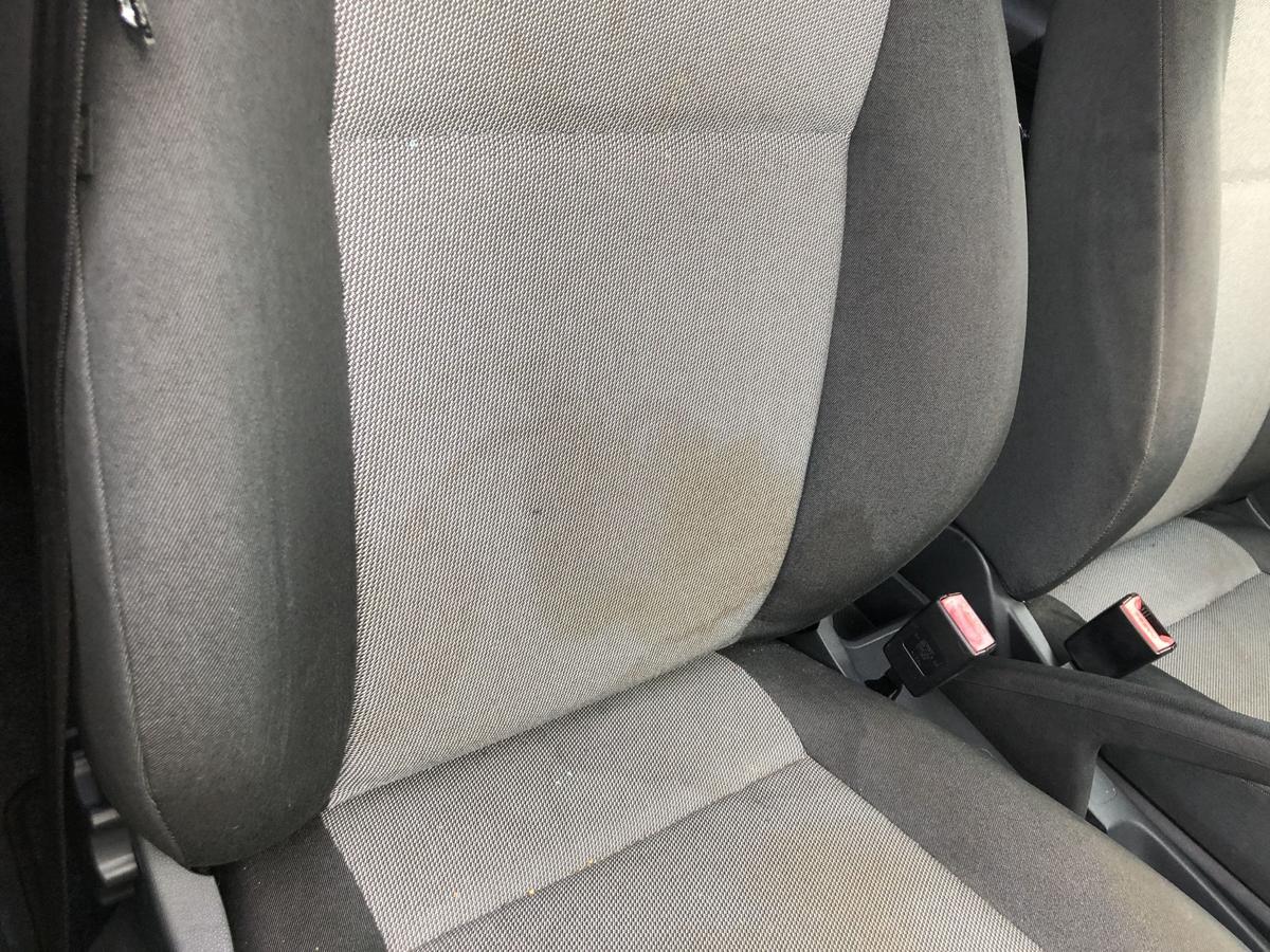Skoda Fabia 5J Sitz vorn rechts Beifahrersitz Stoff ohne Heizung Autositz