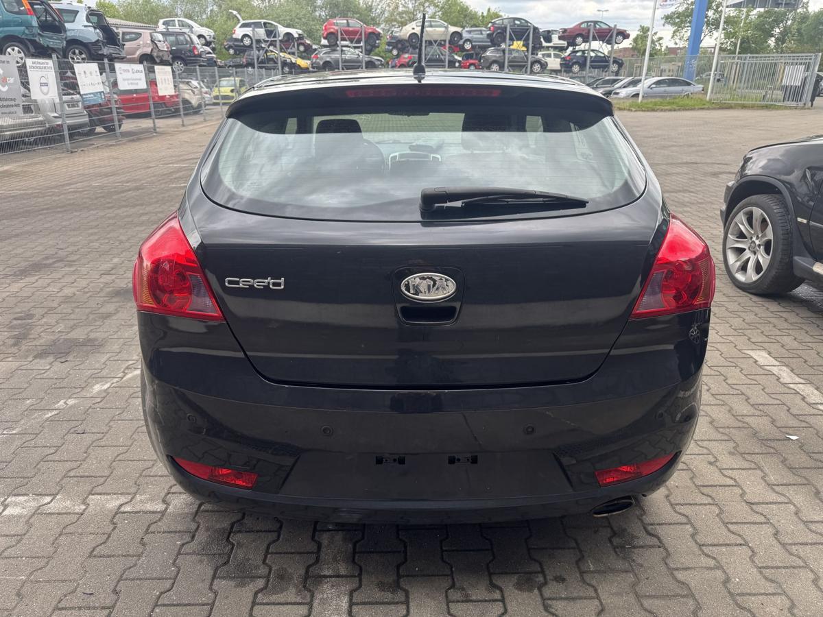 Kia Pro Ceed original Kotfl&uuml;gel vorn rechts 1K Black Pearl Bj.2010