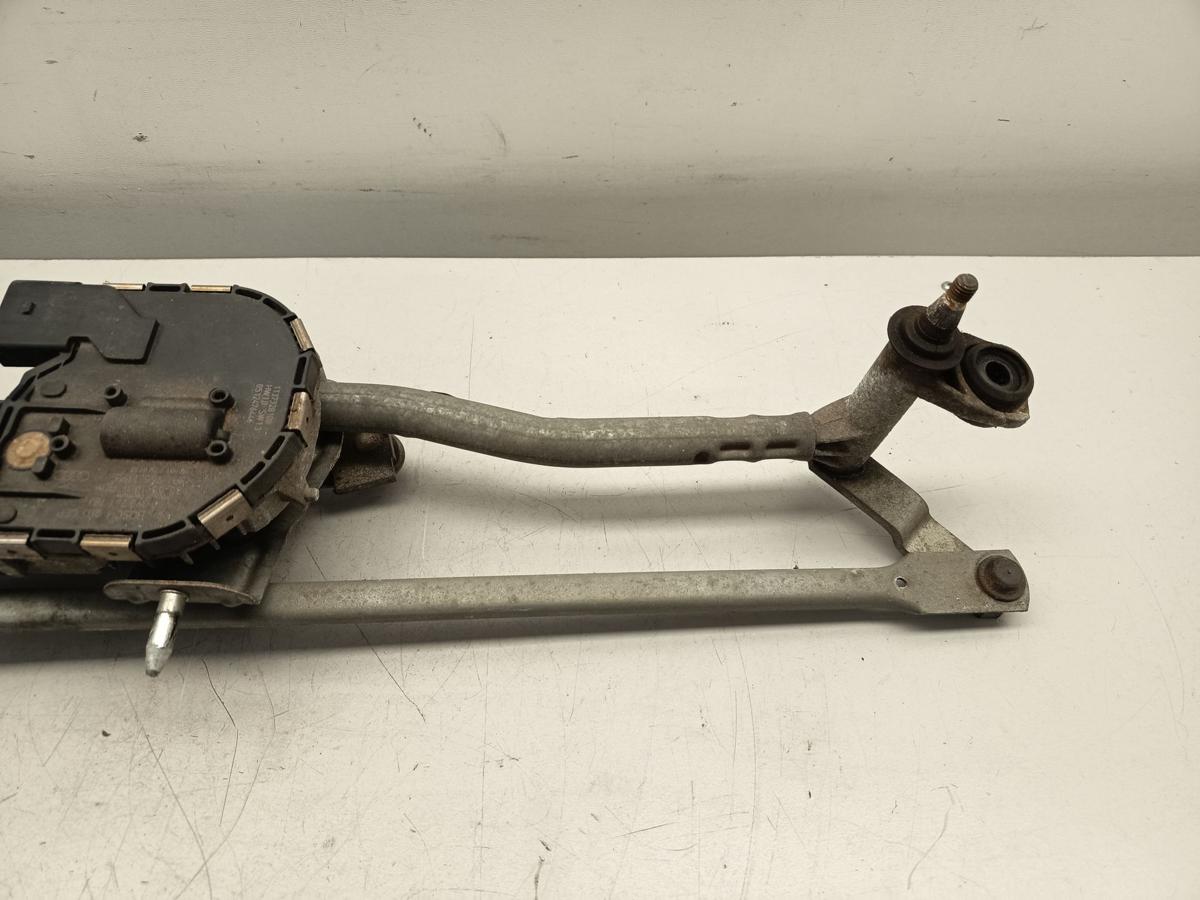 Audi A3 8P original Wischermotor vorne mit Gest&auml;nge Baujahr 2005