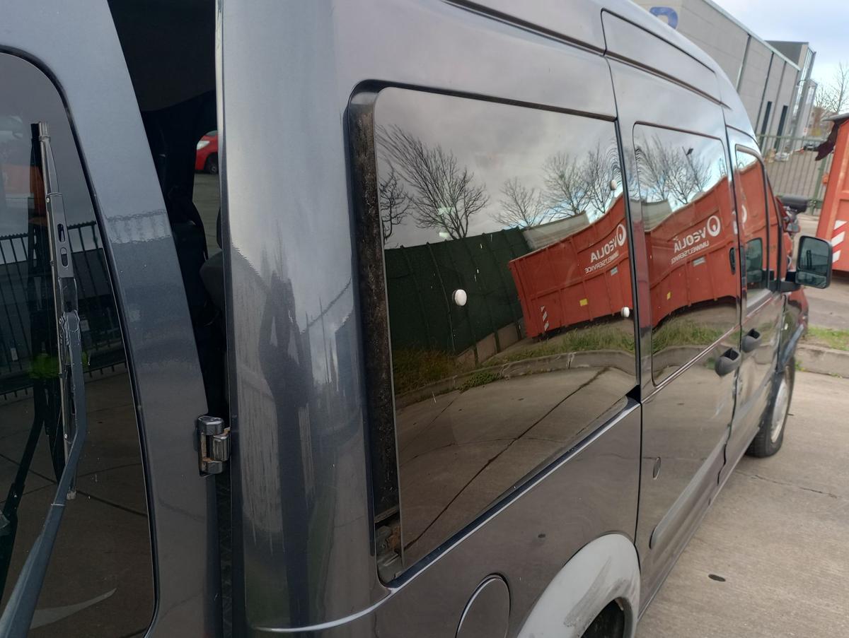 Ford Transit Connect orig Seitenscheibe hinten rechts 3 Reihe ausstellbar getönt bis Bj 2009