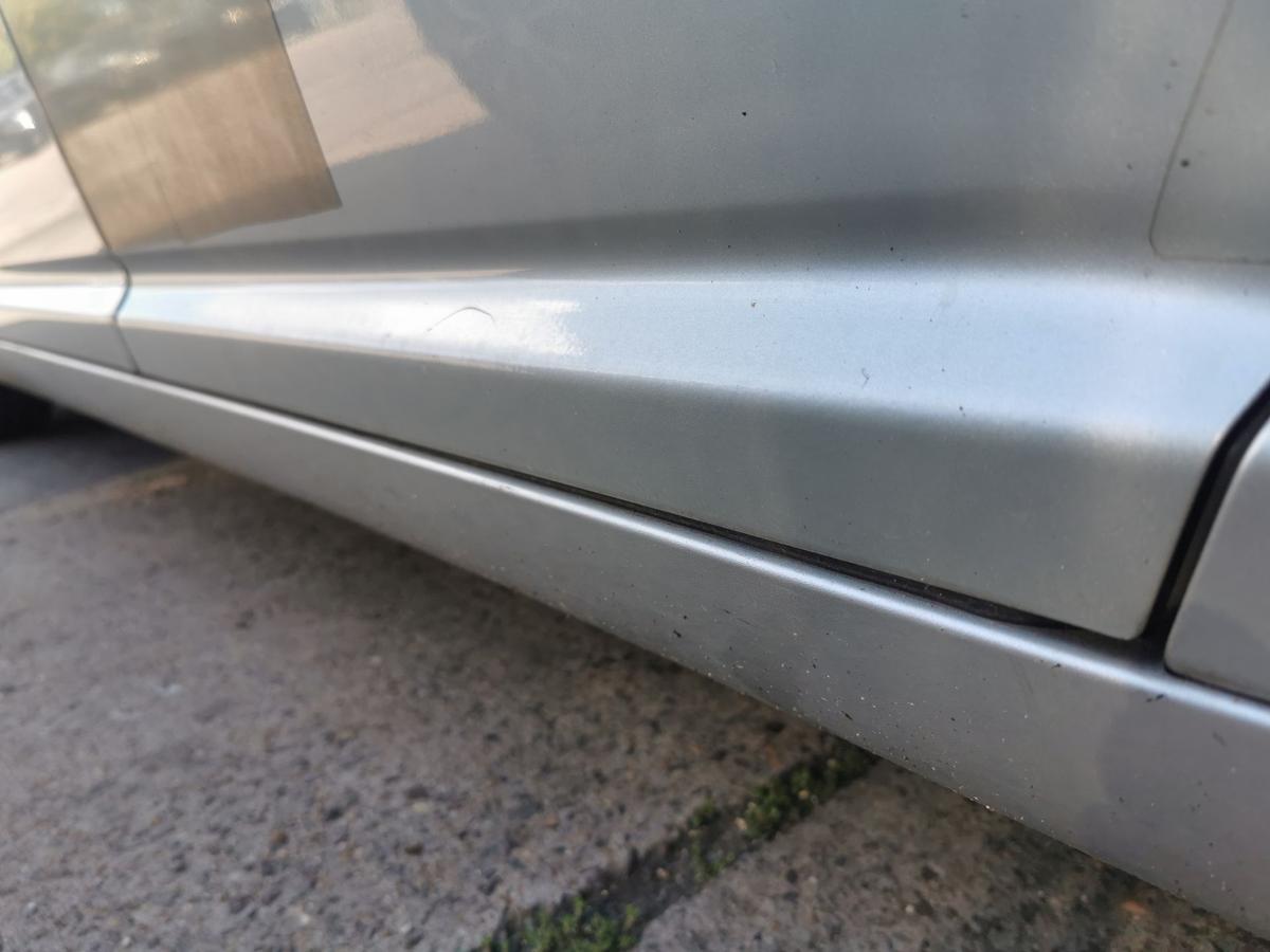 Toyota Avensis T25 Kombi Tür Autotür Fondtür hinten links 1C0 Radiant Silver ROH
