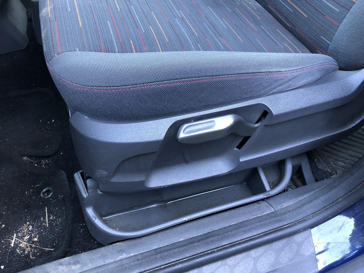 Ford C Max DM2 ab 07 Sitz vorn links Fahrersitz Stoff mit Muster Autositz