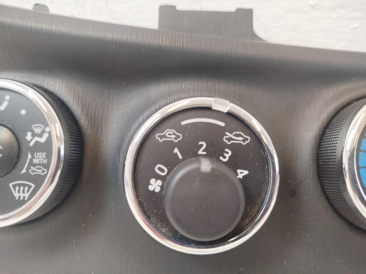 Toyota Yaris XP13 Heizungsregulierung Klimabedienteil man. Klima