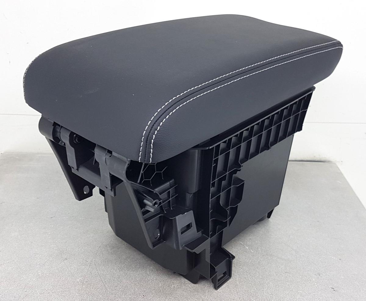 Mitsubishi Eclipse Cross Mittelarmlehne Bj2023 schwarz