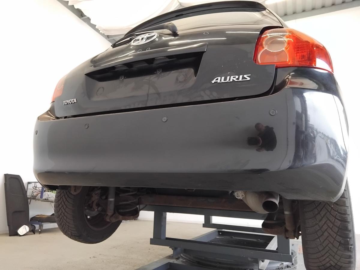 Toyota Auris E15 original Stoßstange Stossfänger hinten mit PDC BJ2008