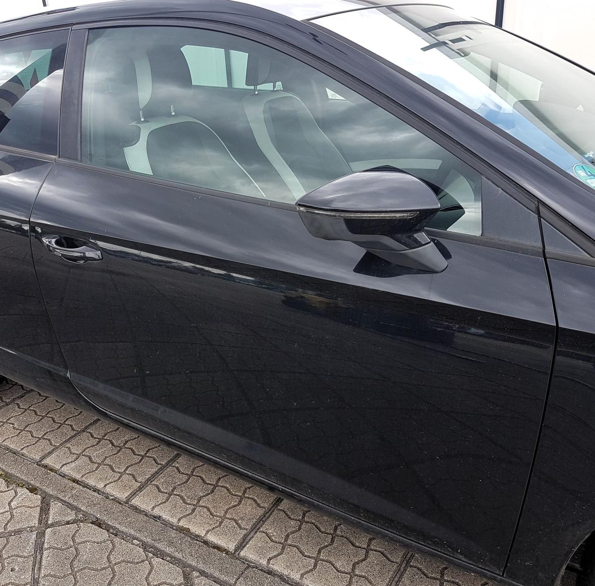 Seat Leon 5F T&uuml;r vorn rechts in LZ9Y Phantomschwarz Met Bj2014 3 T&uuml;rig Rohbau