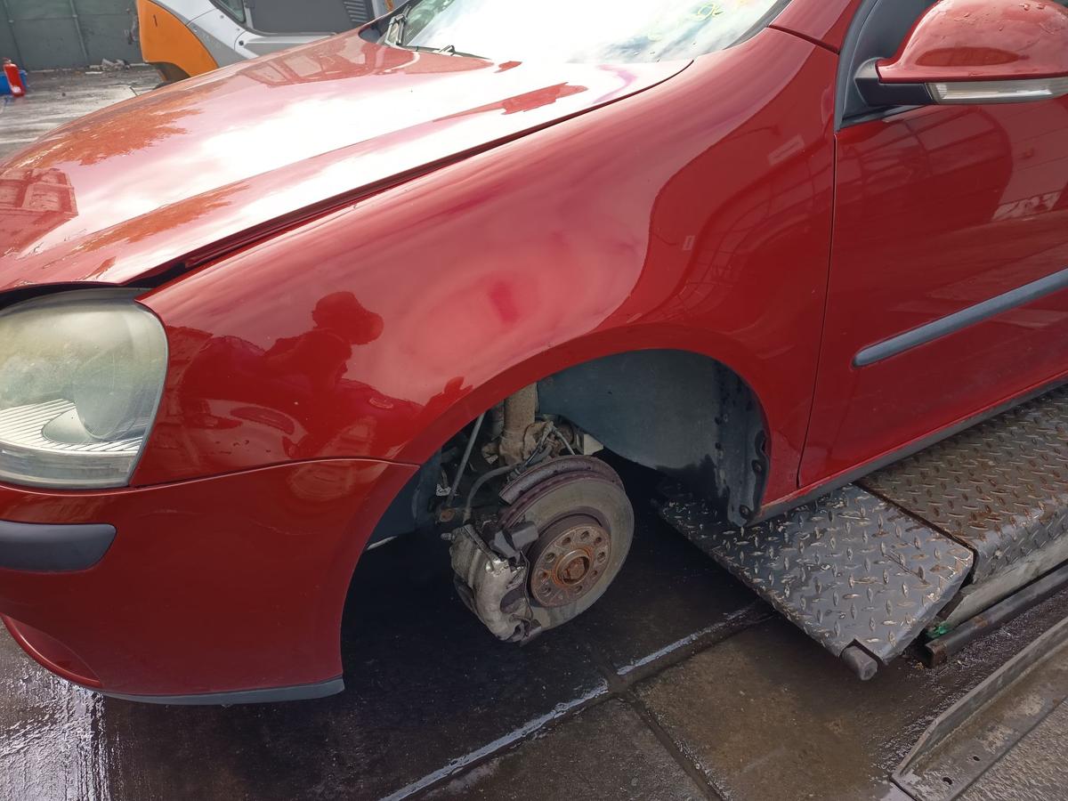 VW Golf V 5 original Kotflügel links LA3W Rot Bj 2003 VW Golf V 5 original Kotflügel links LA3W Rot Bj 2003