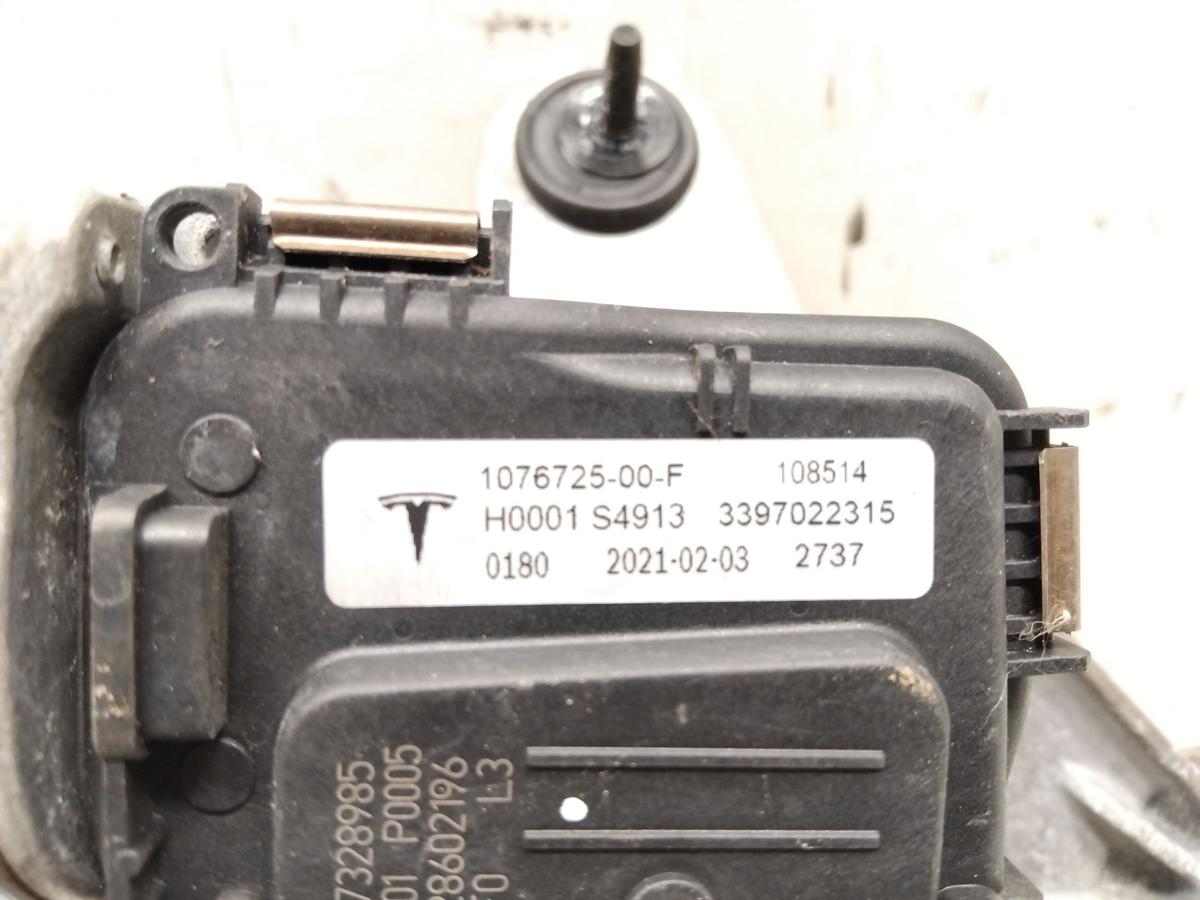 Tesla Model 3 original Wischermotor mit Wischergest&auml;nge vorn Bj.2021