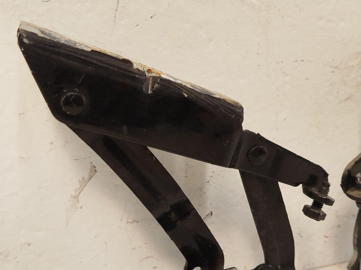 VW Golf V 5 1K Satz Haubenscharniere Scharnier Haube Frontklappe links rechts