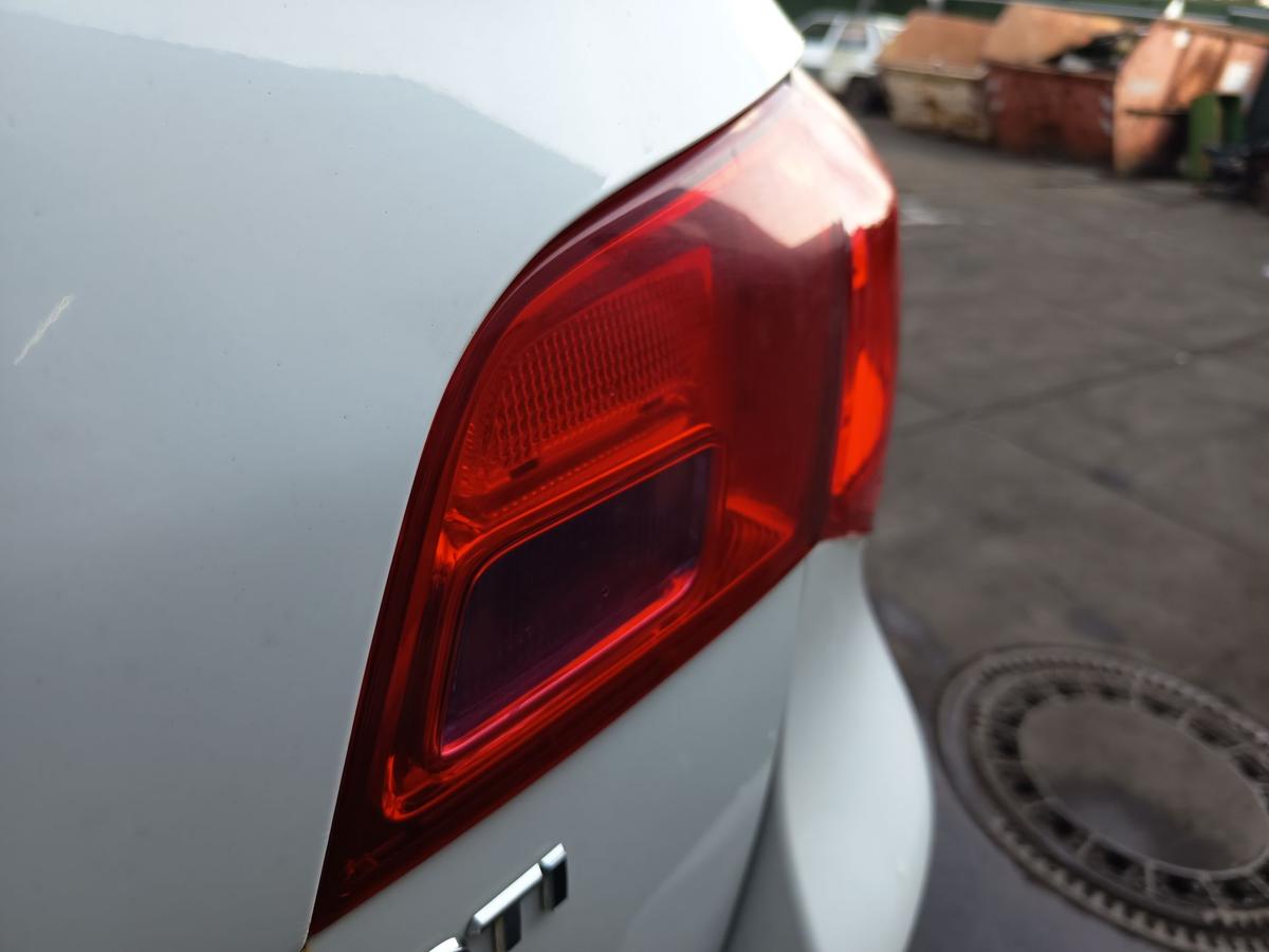 Opel Astra J Sports Tourer original R&uuml;ckleuchte rechts innen Heck Licht Bj 2013