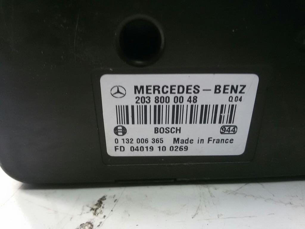 Mercedes Benz E-Klasse Typ W211 Zentralverriegelungspumpe Bosch 0132006365 / 2038000048