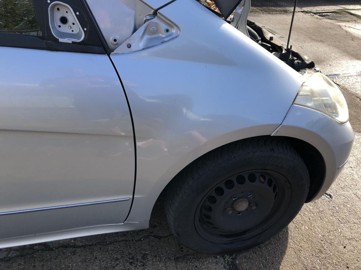 Mercedes A Klasse W169 ab 08 Kotfl&uuml;gel vorn rechts Beifahrerseite 761 silber