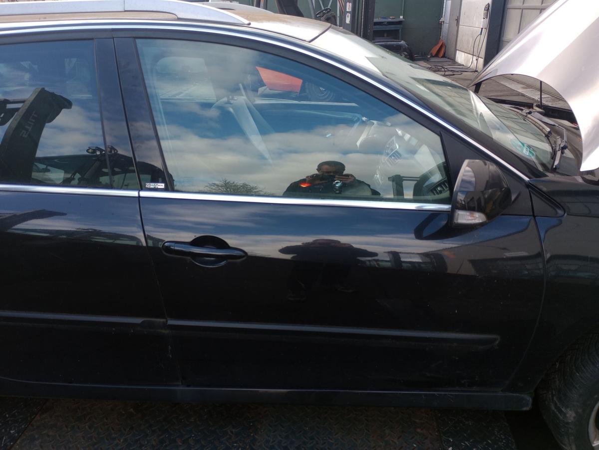 Renault Laguna 3 Kombi orig Tür VR Beifahrertür 676 Perlm.schwarz met Bj 2010