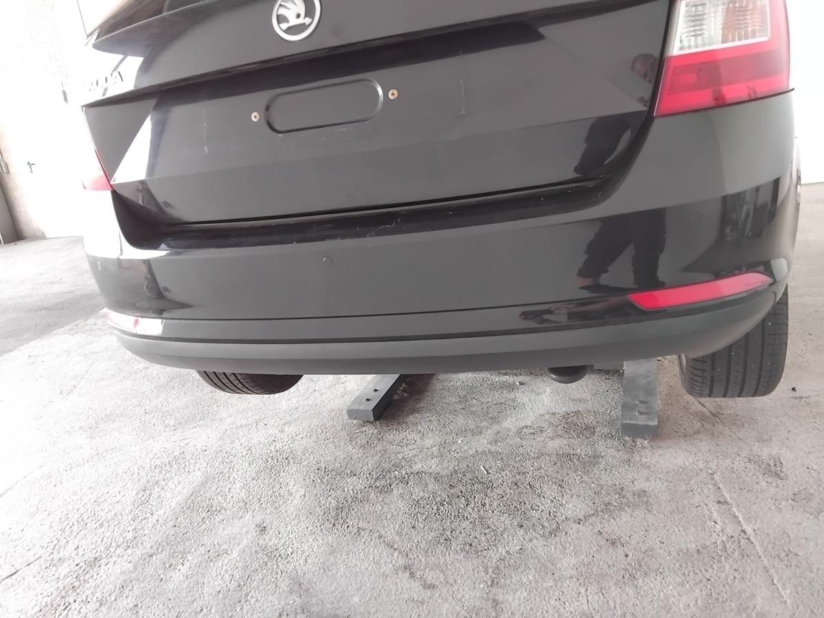 Skoda Rapid NH Spaceback orig Sto&szlig;stange Sto&szlig;f&auml;nger hinten PDC BJ2013 LF9R Blackmagic