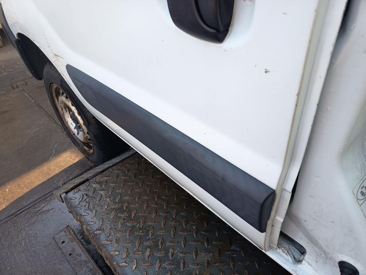 Renault Kangoo KC original Schiebet&uuml;r rechts Fond 389 Gletscherwei&szlig; Bj 2008