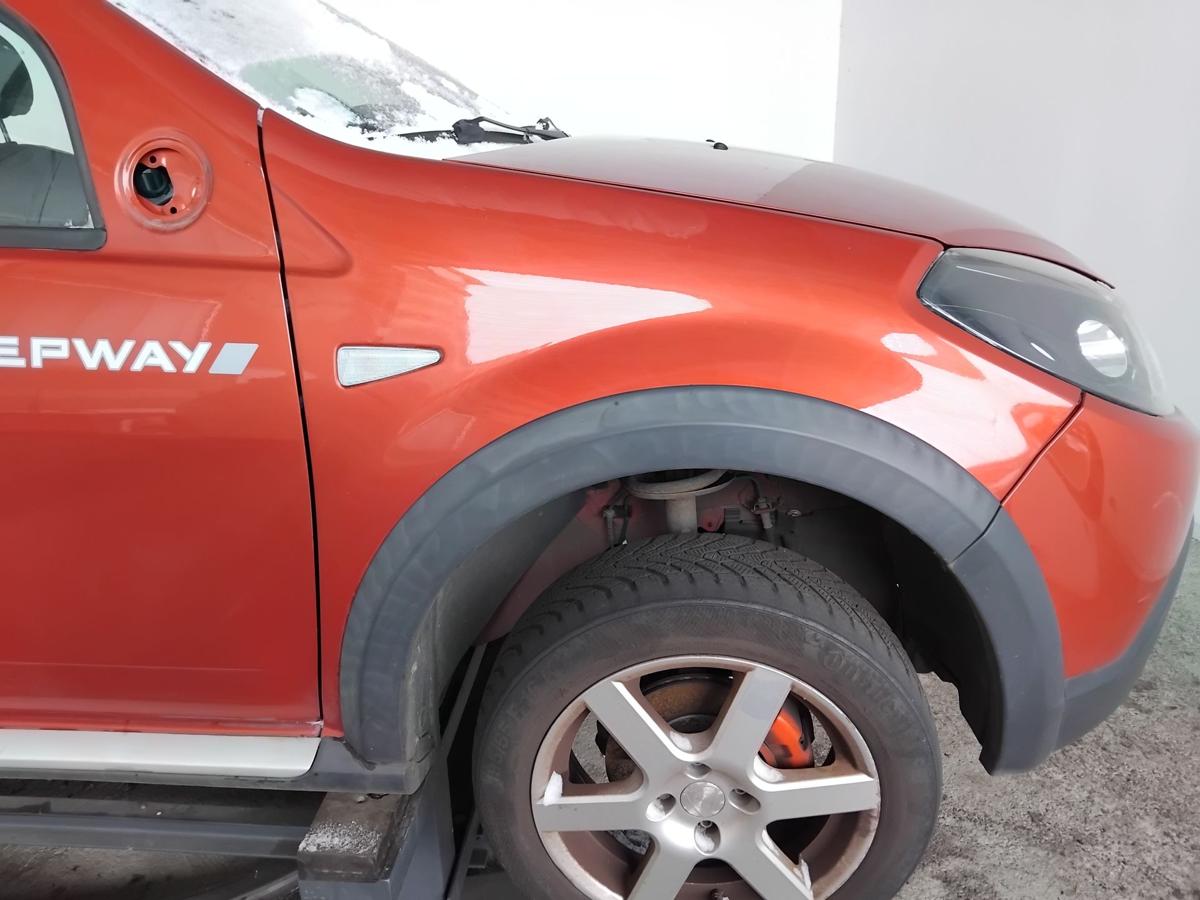 Dacia Sandero 1 Stepway original Kotfl&uuml;gel vorn rechts BJ2010 TEB76-Rouge de Feu