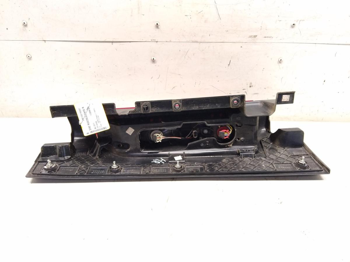 Renault Trafic 3 Kasten original Rückleuchte Heckleuchte rechts Bj.2021