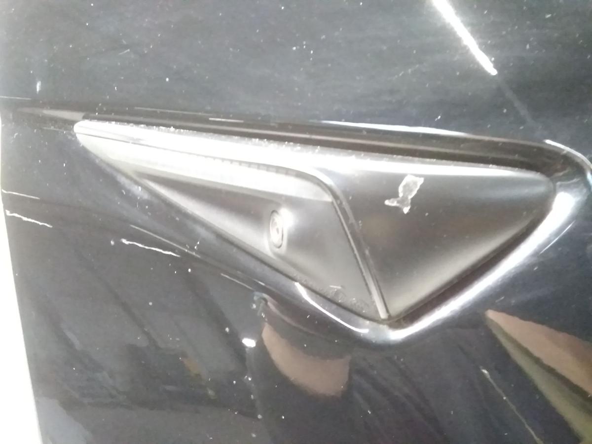 Tesla Model Y original Kotflügel vorn rechts schwarz solid black BJ2023 Tesla Model Y original Kotflügel vorn rechts schwarz solid black BJ2023