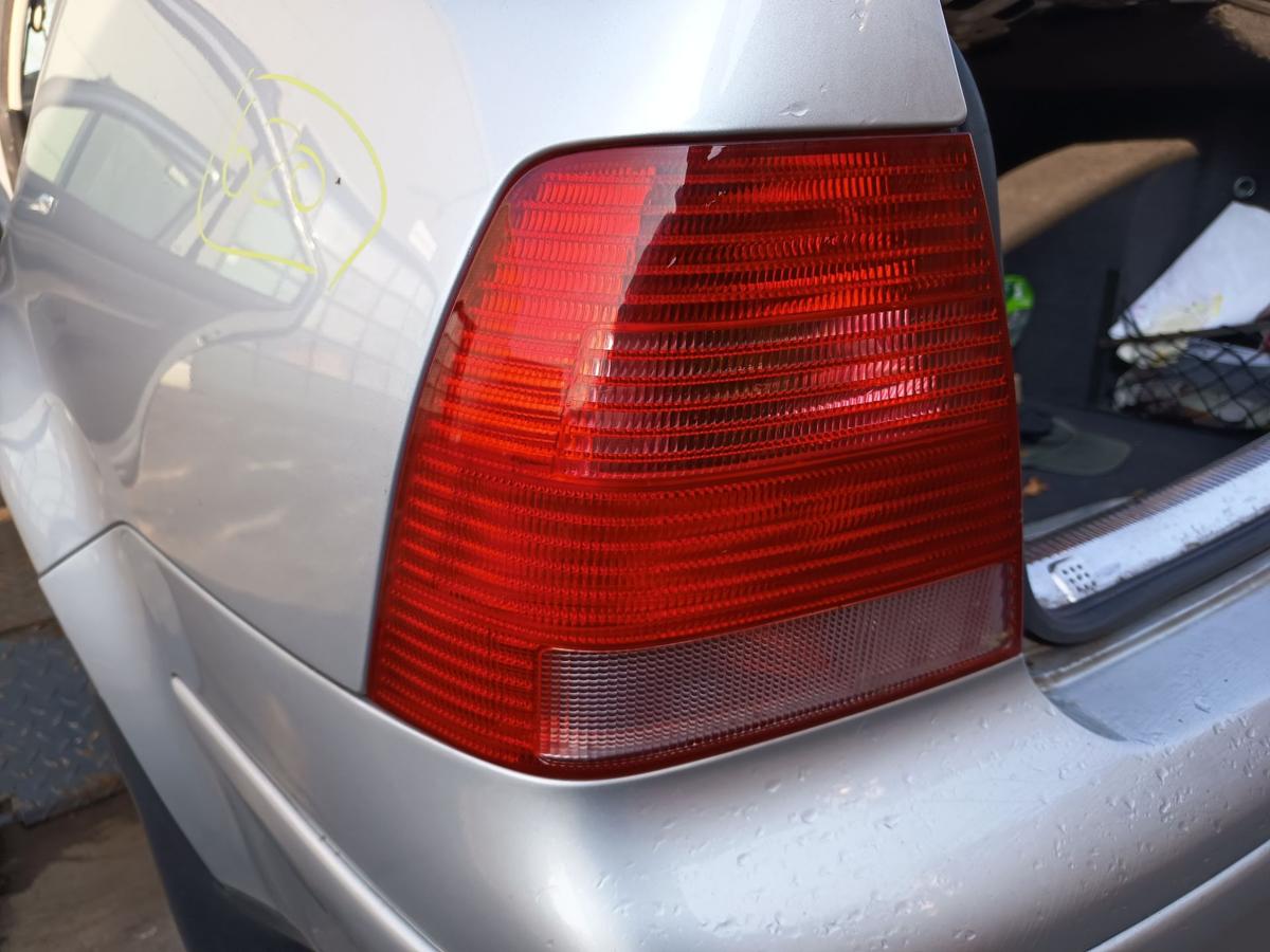 VW Bora 1J Limo original R&uuml;ckleuchte links Heck Schluss Licht Bj 2001