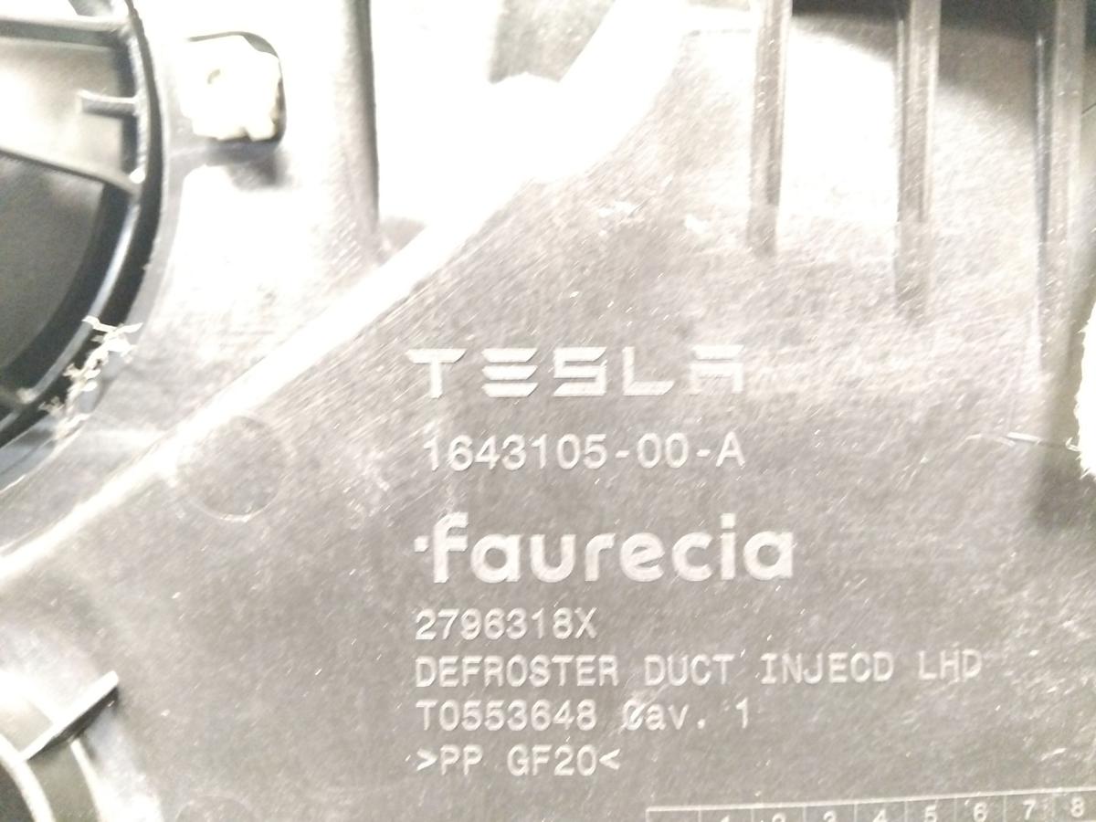 Tesla Model Y orig Armaturenbrett Cockpit schwarz mit Holzdekorleisten BJ2023