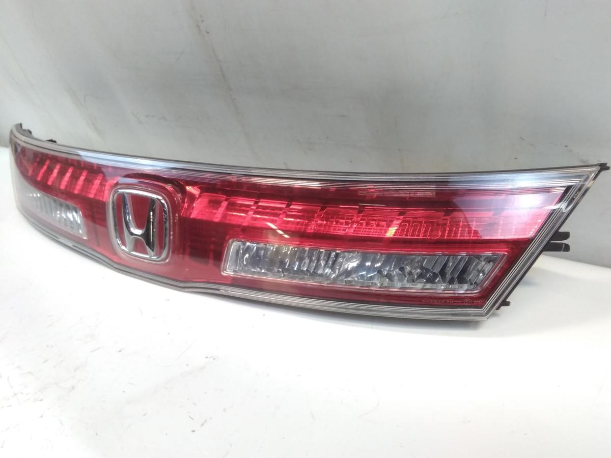 Honda Civic 8 FK2 original R&uuml;ckleuchte Heckblende Mitte 5t&uuml;rig Facelift BJ2009
