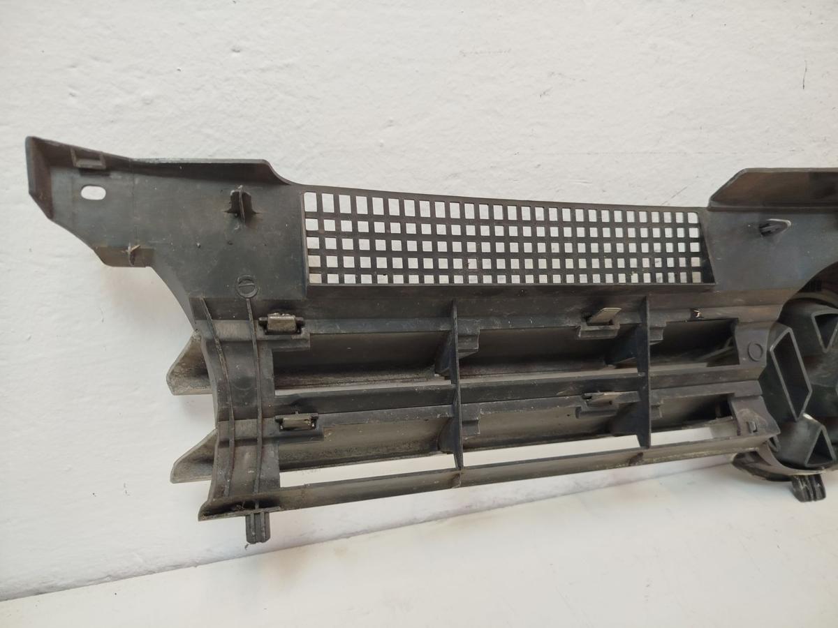 VW Golf 4 IV 1J K&uuml;hlergrill vorn Grill Frontgrill mit VW Logo LD7V Silbergrau