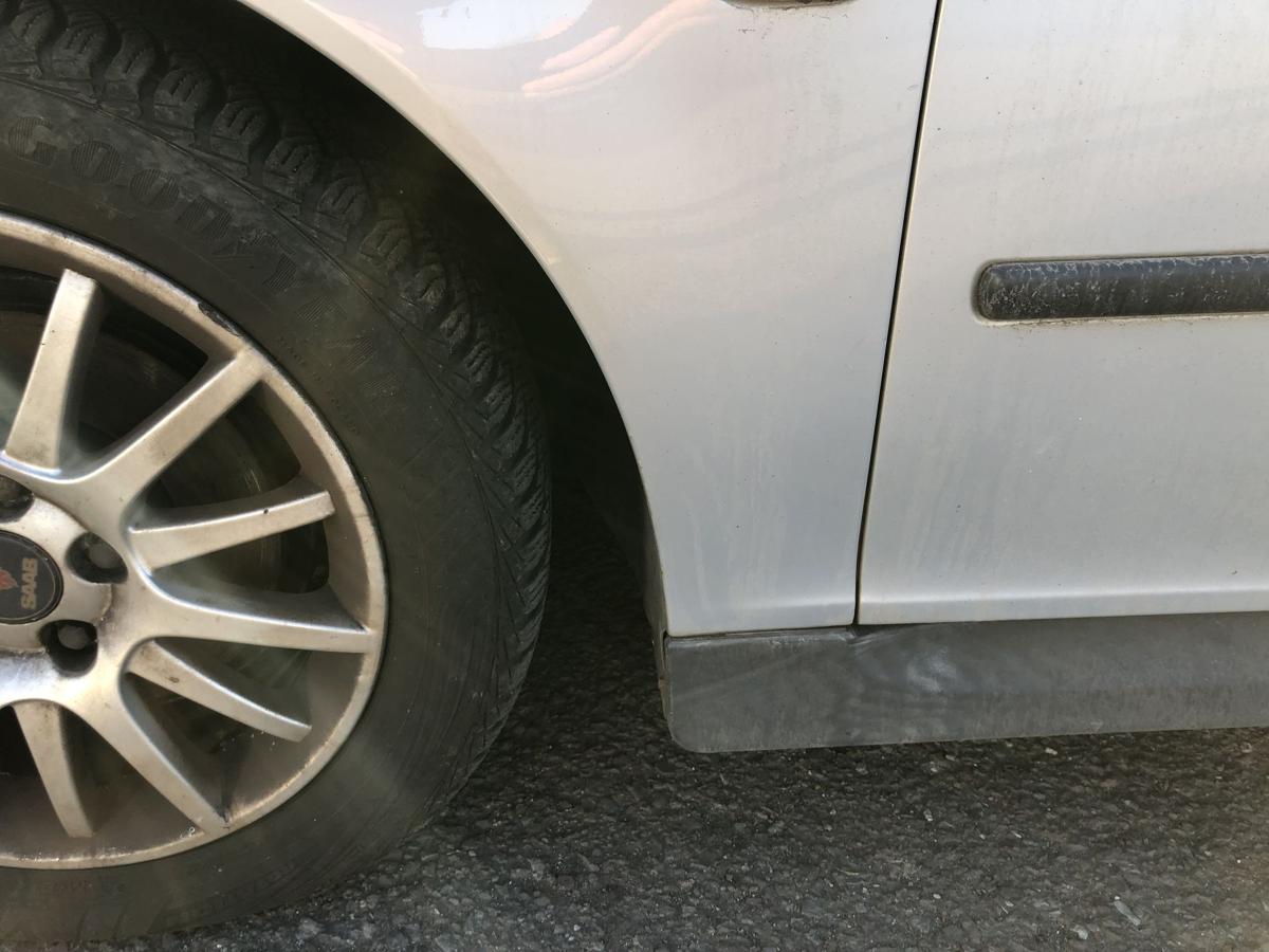 Saab 9-3 Typ YS3F Kotfl&uuml;gel links Fender Radabdeckung silber