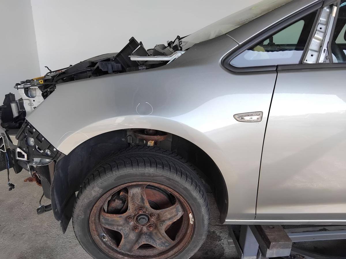 Opel Astra J original Kotfl&uuml;gel vorn links Silberseemetallic Z179 M&auml;ngel BJ2015