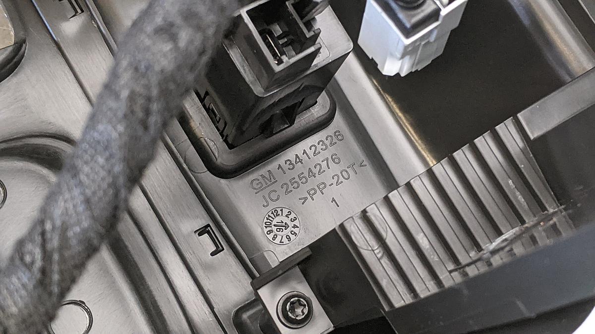 Opel Astra K Verkleidung Mitteltunnel 13412338 Tunnelverkleidung