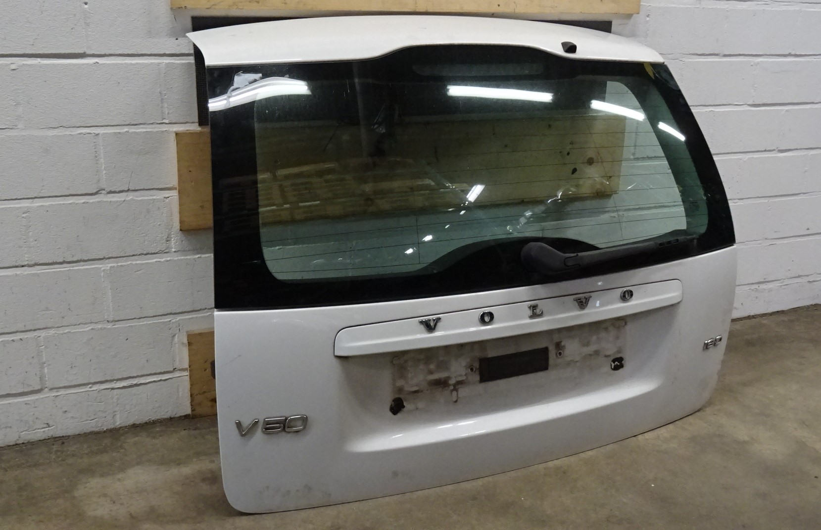 Volvo V50 BJ2008 Heckklappe mit Scheibe in Ice White Solid