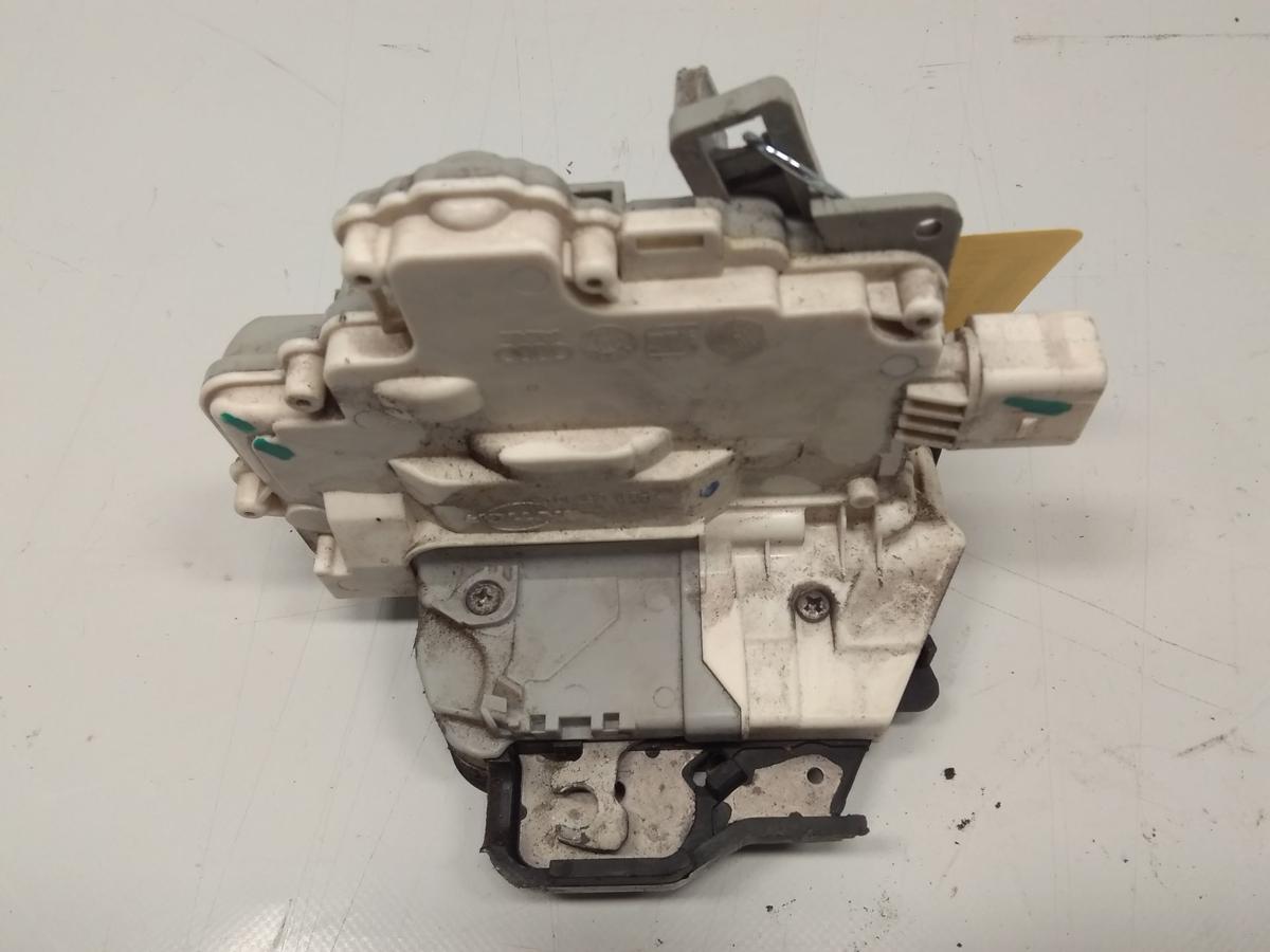 Audi A3 8P original T&uuml;rschlo&szlig; vorn rechts mit Zentralverriegelung BJ2009