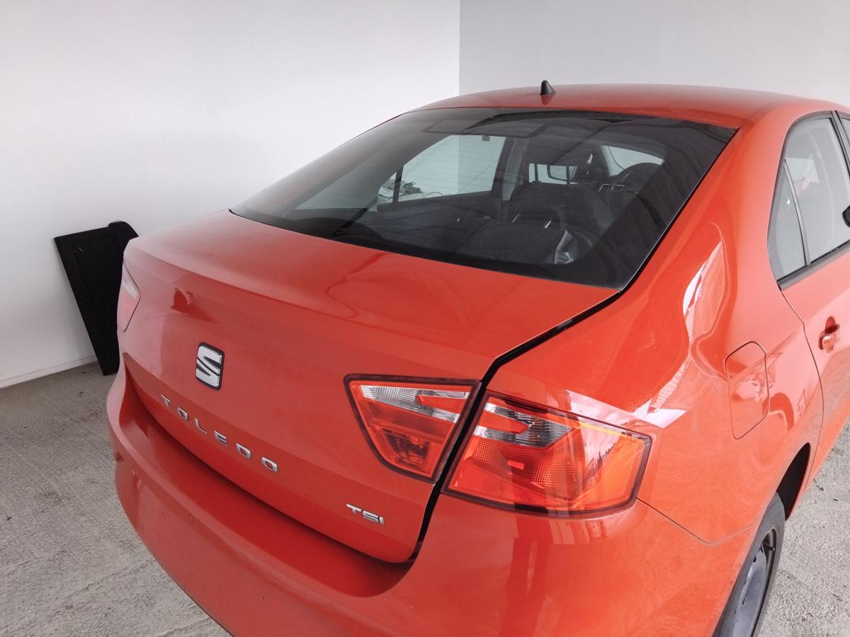 Seat Toledo 4 KG Heckklappe LF3K Passion Red mit Scheibe BJ2015