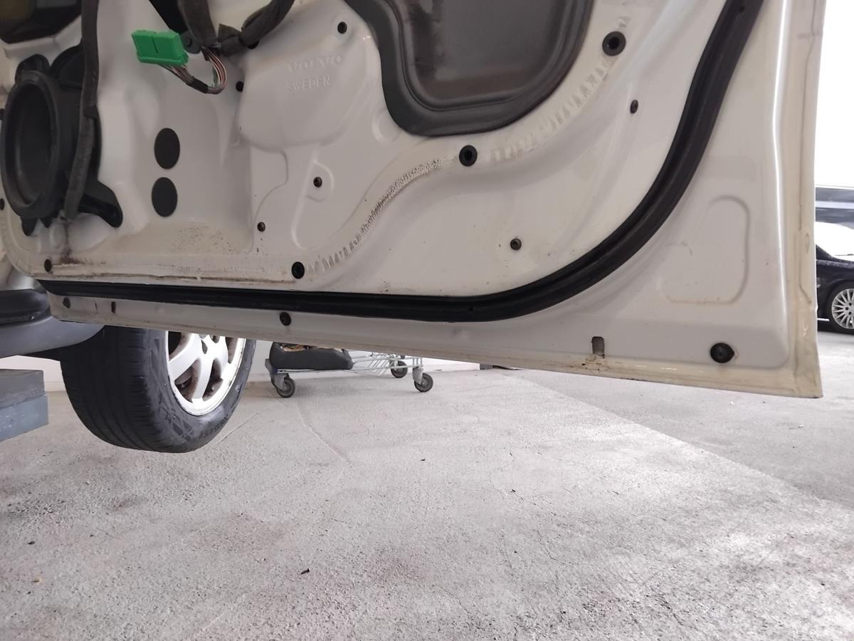 Volvo V70 II Kombi T&uuml;r vorn rechts Beifahrert&uuml;r weiss White Solid BJ2002