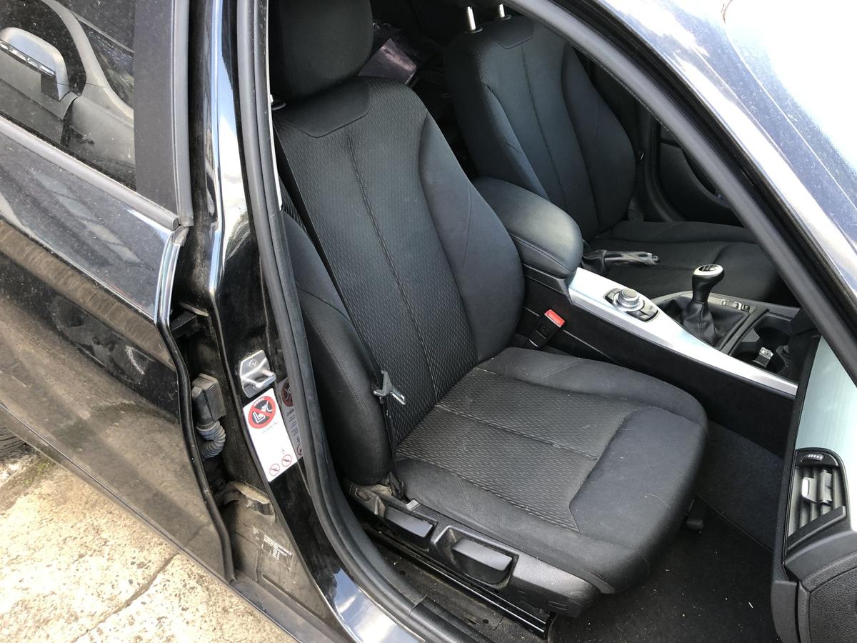BMW 1er F20 Sitz vorn rechts Beifahrersitz Stoff mit Heizung Autositz Stoffsitz