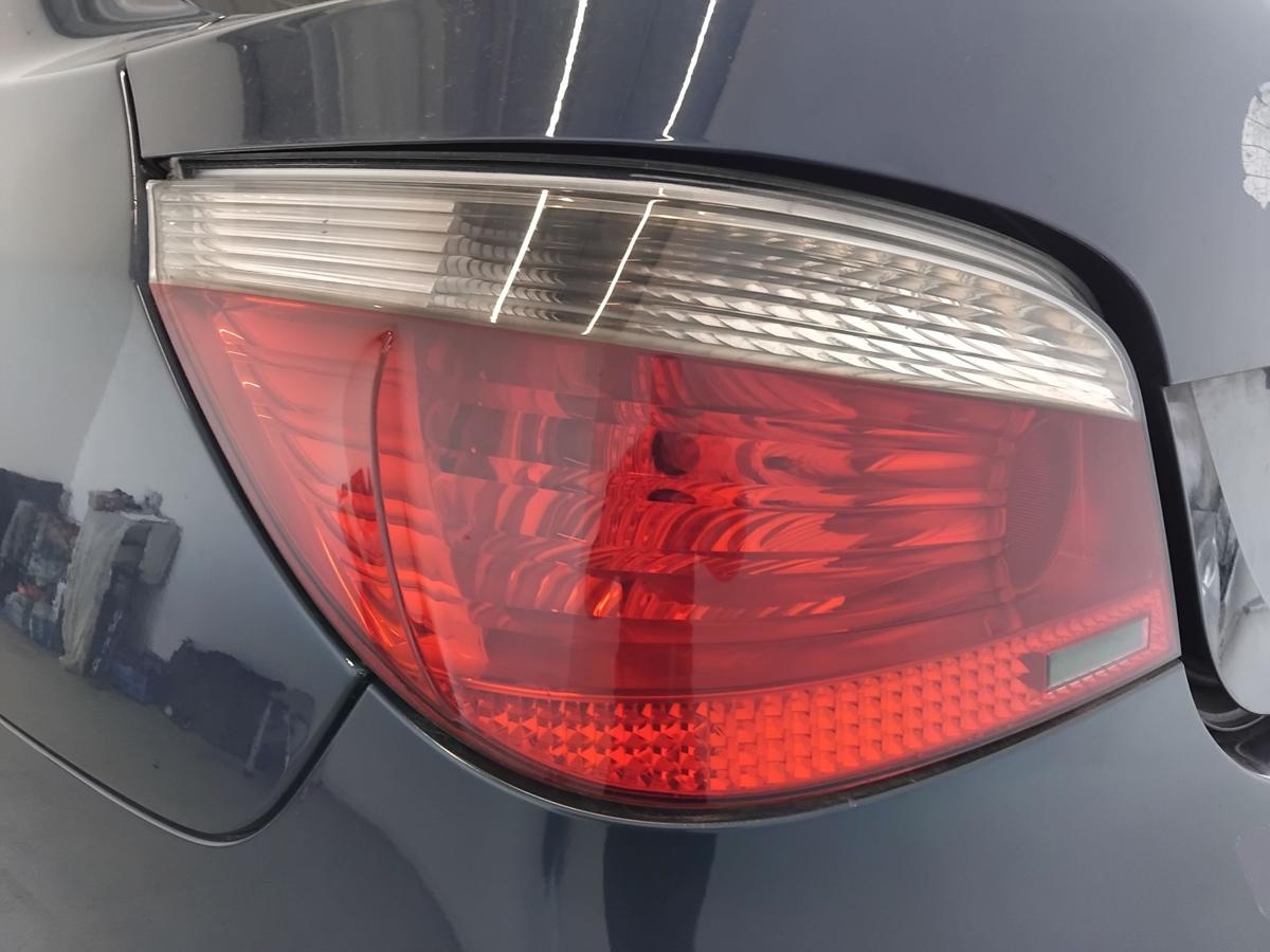 BMW 5er E60 Limousine original R&uuml;ckleuchte Heckleuchte links rot/grau BJ2003