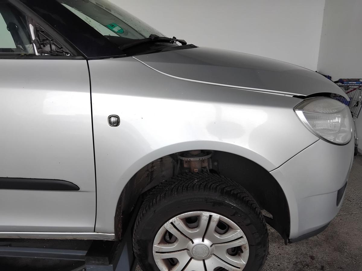 Skoda Fabia 2 5J original Kotfl&uuml;gel vorn rechts LA7W reflexsilbermetallic BJ2008