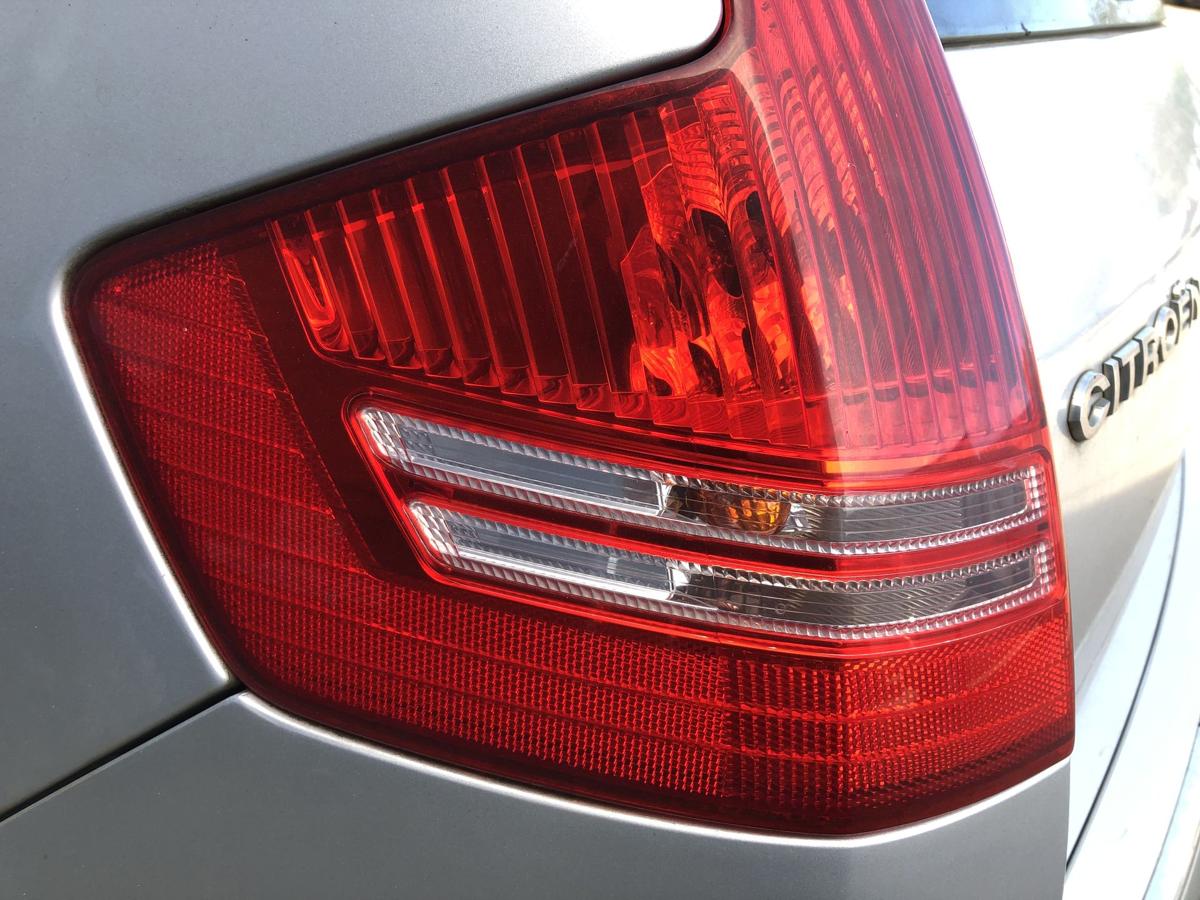 Citroen C4 Typ L R&uuml;ckleuchte links Ober- und Unterteil 5 t&uuml;rig R&uuml;cklicht
