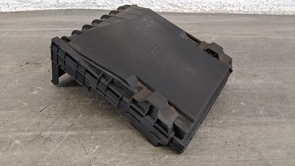 VW Jetta 1K Batterieabdeckung Batteriedeckel 1K0937132F