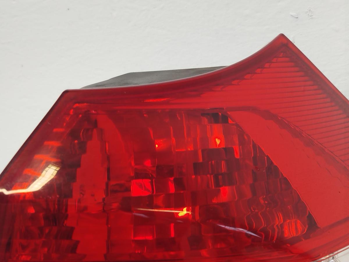 BMW 1er E87 LCI R&uuml;ckleuchte rechts R&uuml;cklicht Heckleuchte Facelift OEM