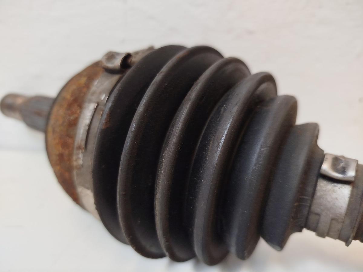 Nissan Micra K14 Antriebswelle vorn links Gelenkwelle vom Schaltgetriebe 5Gang