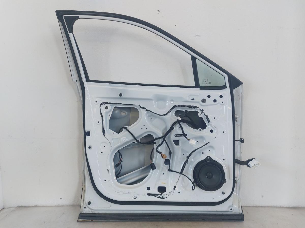 Omoda 5 EV Elektro T&uuml;r vorn links Fahrert&uuml;r im Rohbau weiss Autot&uuml;r